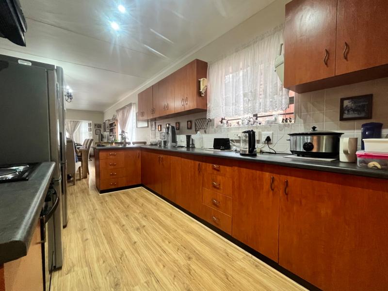 4 Bedroom Property for Sale in Fraaiuitsig Western Cape